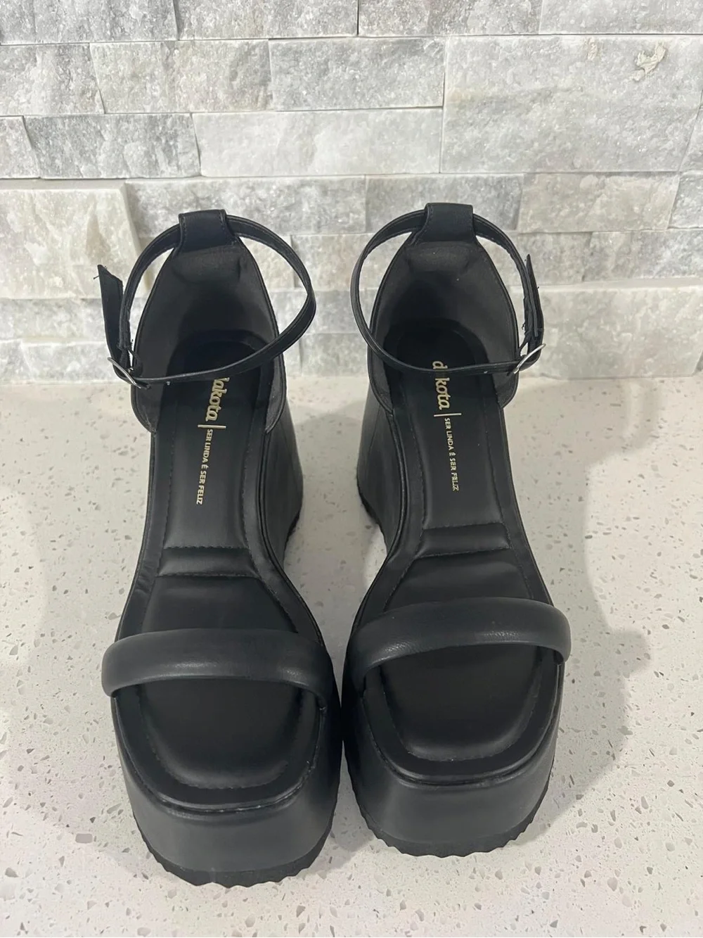 Dakota stylish black
